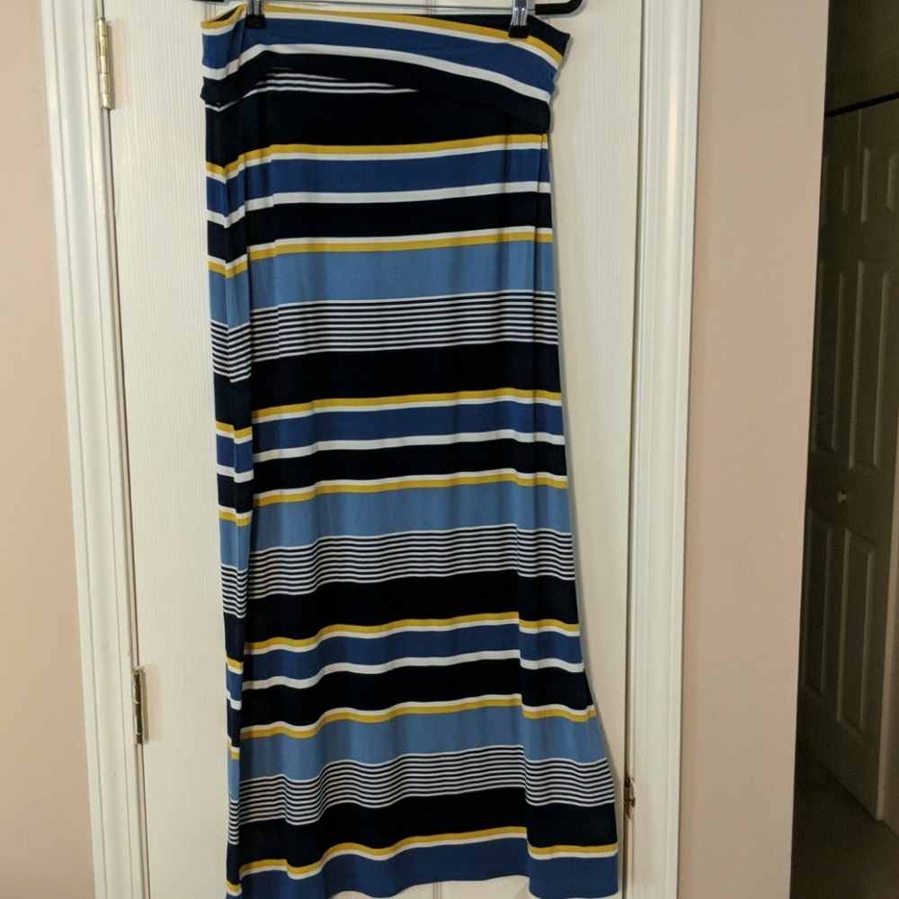 Max Studio maxi skirt.  Size L.
